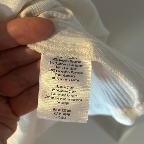 HEARTLOOK ANTHROPOLOGIE ribbed white tank with ruffle sleeves large - Picture 6 of 11